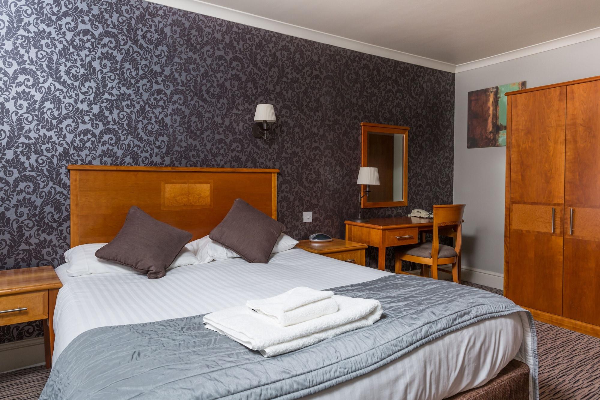 The Dog & Bear Hotel لينهام المظهر الخارجي الصورة