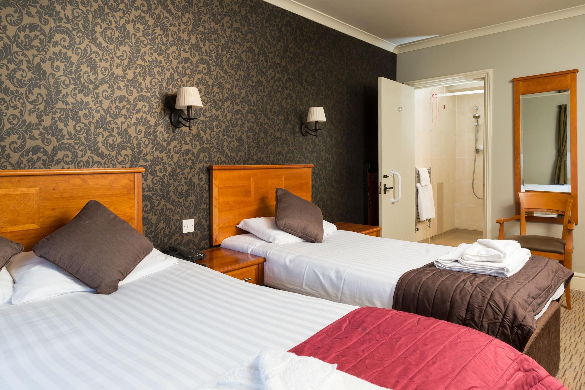 The Dog & Bear Hotel لينهام المظهر الخارجي الصورة