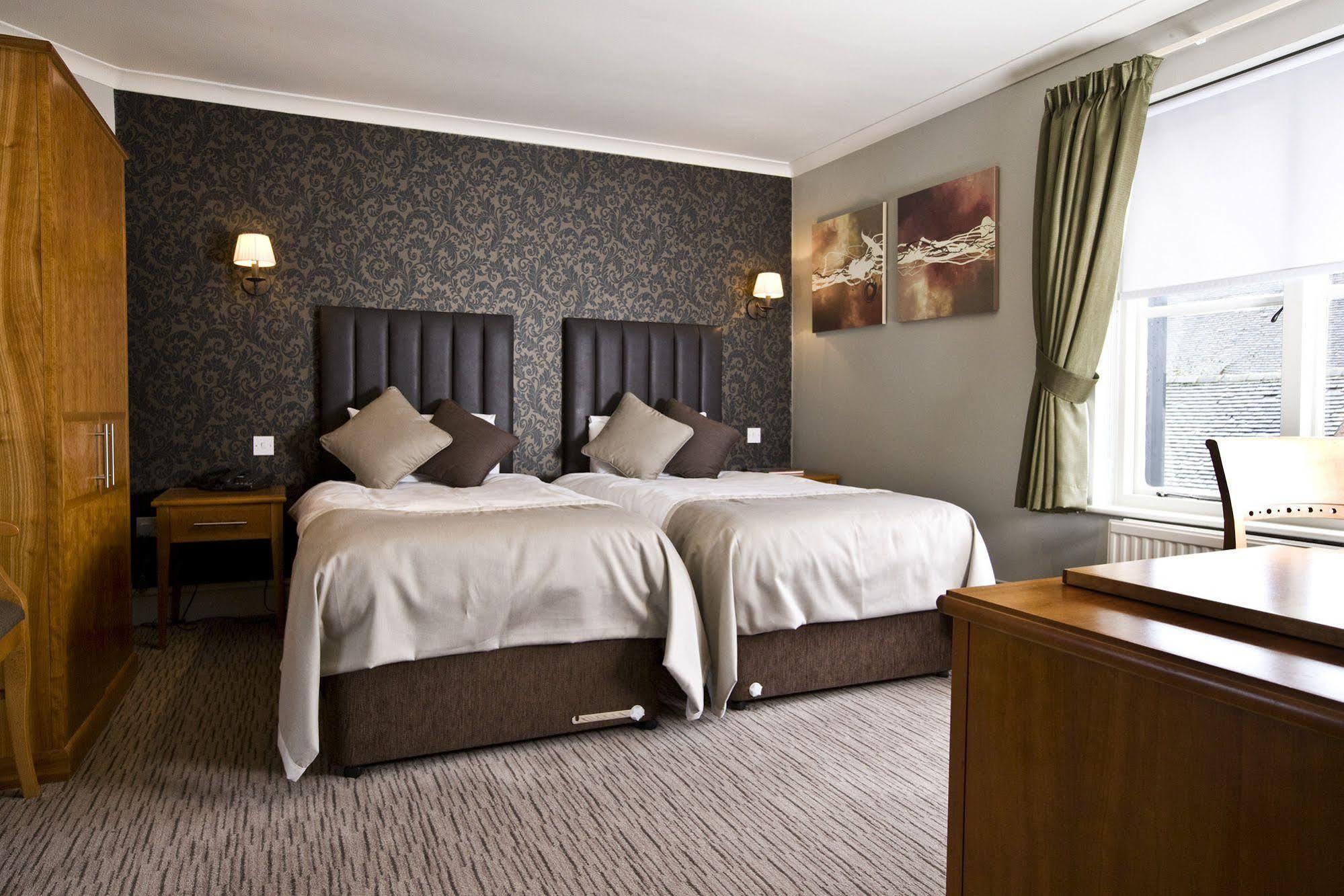 The Dog & Bear Hotel لينهام المظهر الخارجي الصورة