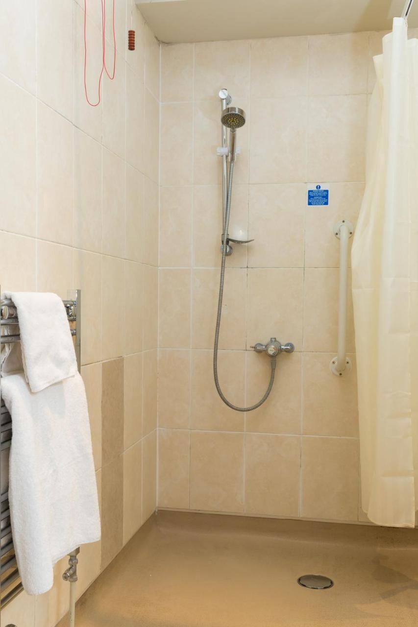 The Dog & Bear Hotel لينهام المظهر الخارجي الصورة